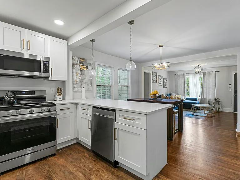 1472 North Ave NW — Photo 8