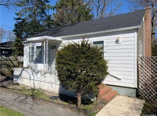 43 Fairview Dr, Shirley, NY 11967