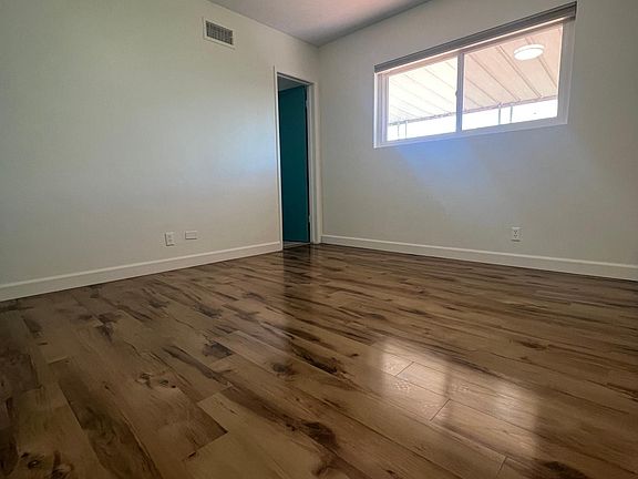 5th image of 3710 Earle Ave