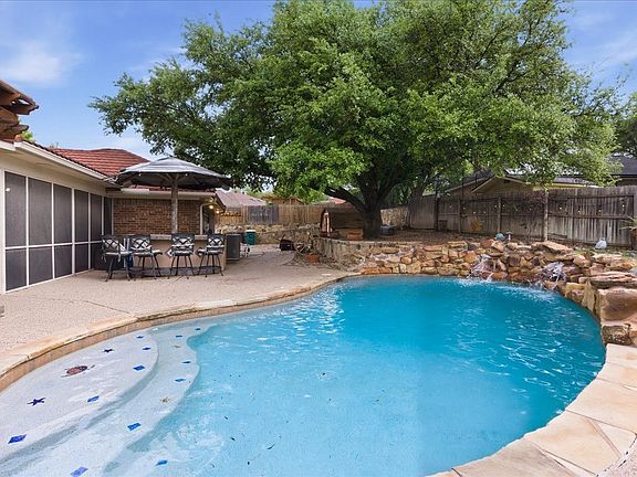 3rd image of 8325 Crosswind Dr