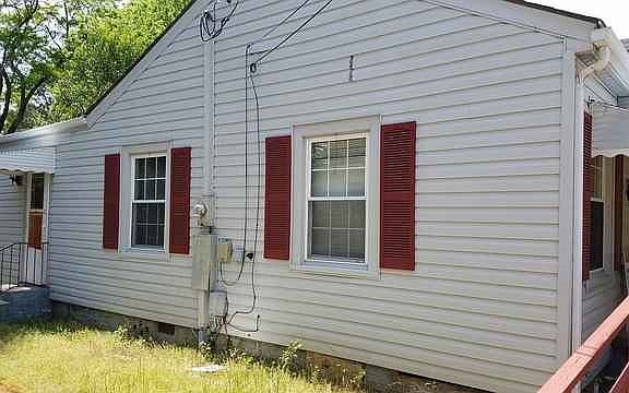 3rd image of 214 E Holt St