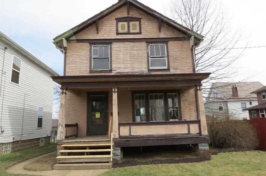 110 Allen Ave photo 1