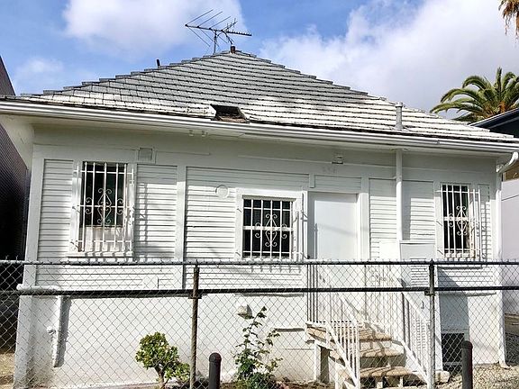 4th image of 934 Albany St #934