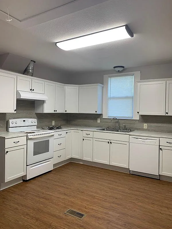 3 bed, 1400 sqft, $1,200 — Photo 4