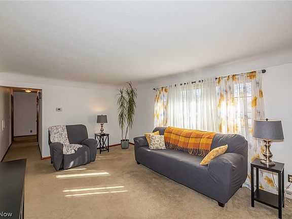 5th image of 180 S Leavitt Rd