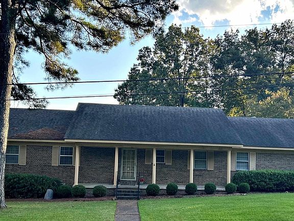 4th image of 1701 Millcreek Dr