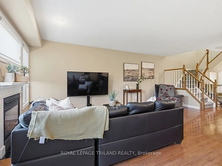 600 Hyde Park Rd #127 — Photo 8