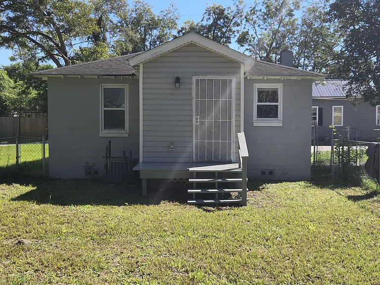 1223 Elliott Ave — Photo 3