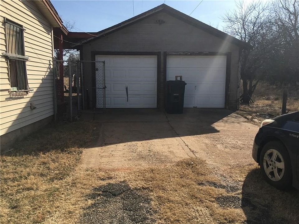 2nd image of 2700 SE 29th St