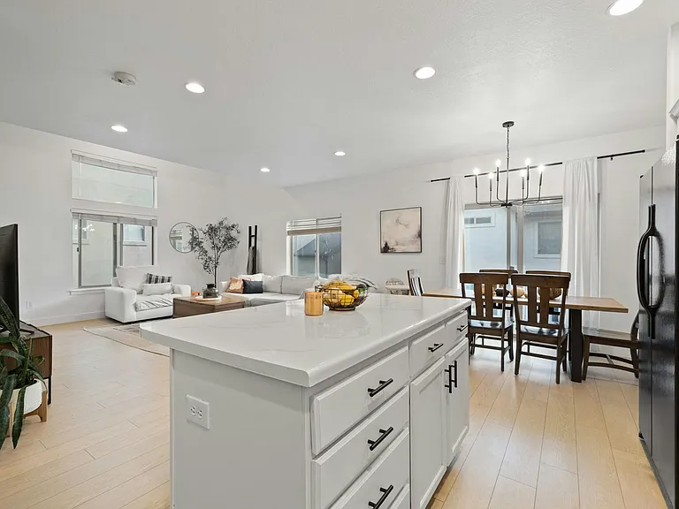 2657 N Elm Dr — Photo 13