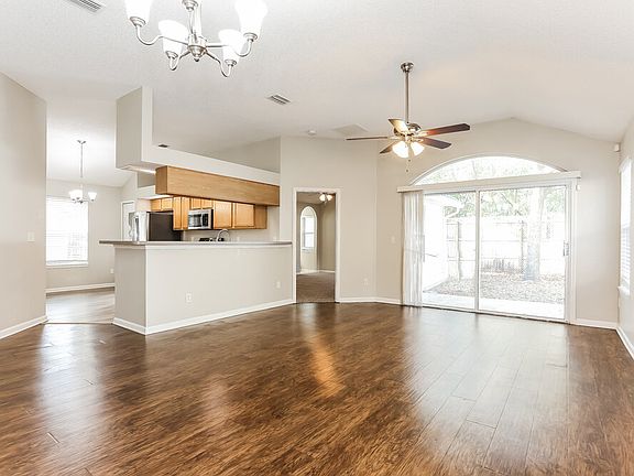 5th image of 2955 Centerwood Dr N