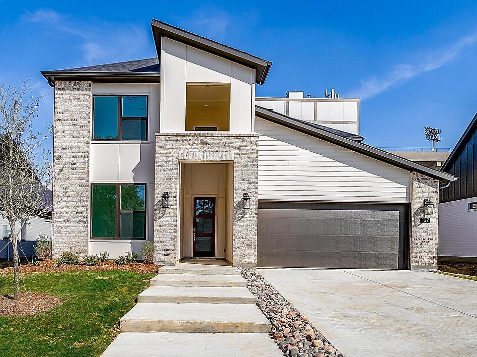 137 Paxton Circle - Elevation