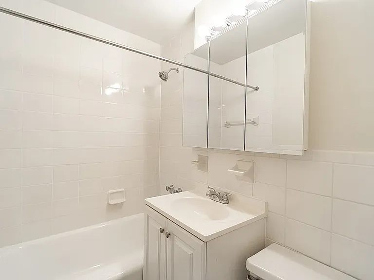 104-40 Queens Blvd #9V — Photo 4