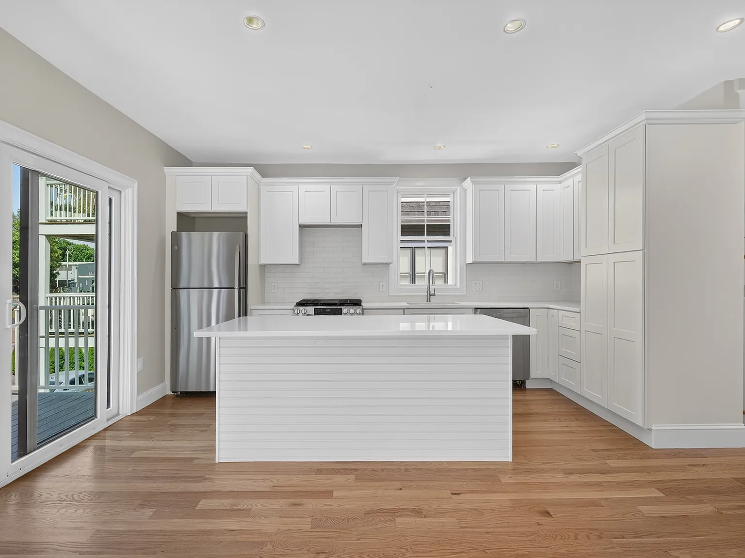 3 bed, 1500 sqft, $4,500 — Photo 3