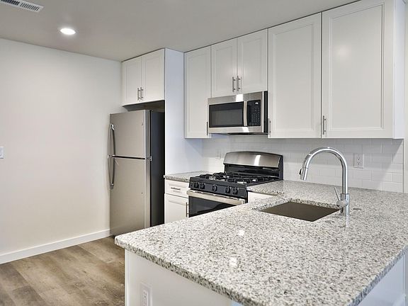 5th image of 1500 N Randolph St #13C