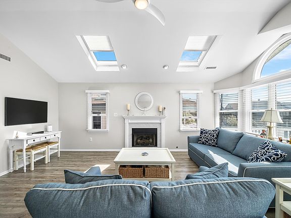 2nd image of 616 Ocean Ave #616