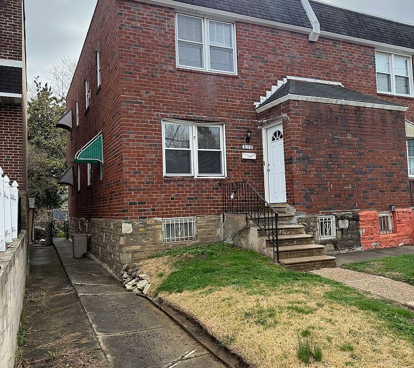 1st image of 638 Devereaux Ave Floor 1