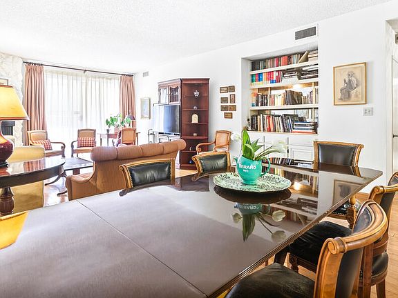 4th image of 104 S Hayworth Ave APT 101