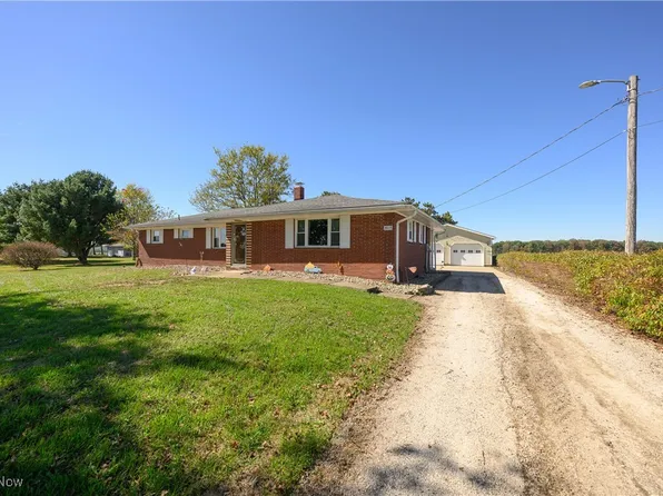 3015 Avalon Rd NW, Carrollton, OH 44615