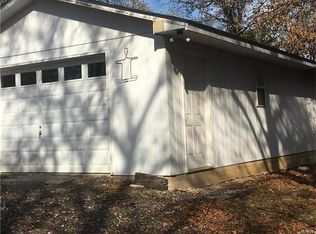 552 Perkins Rd, Saint Clair, MO 63077