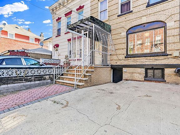 2nd image of 341 E 51st St