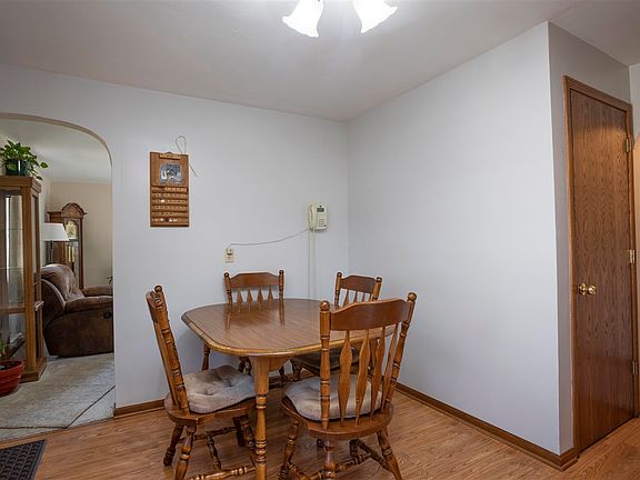 4th image of 2811 Lawndale Ave