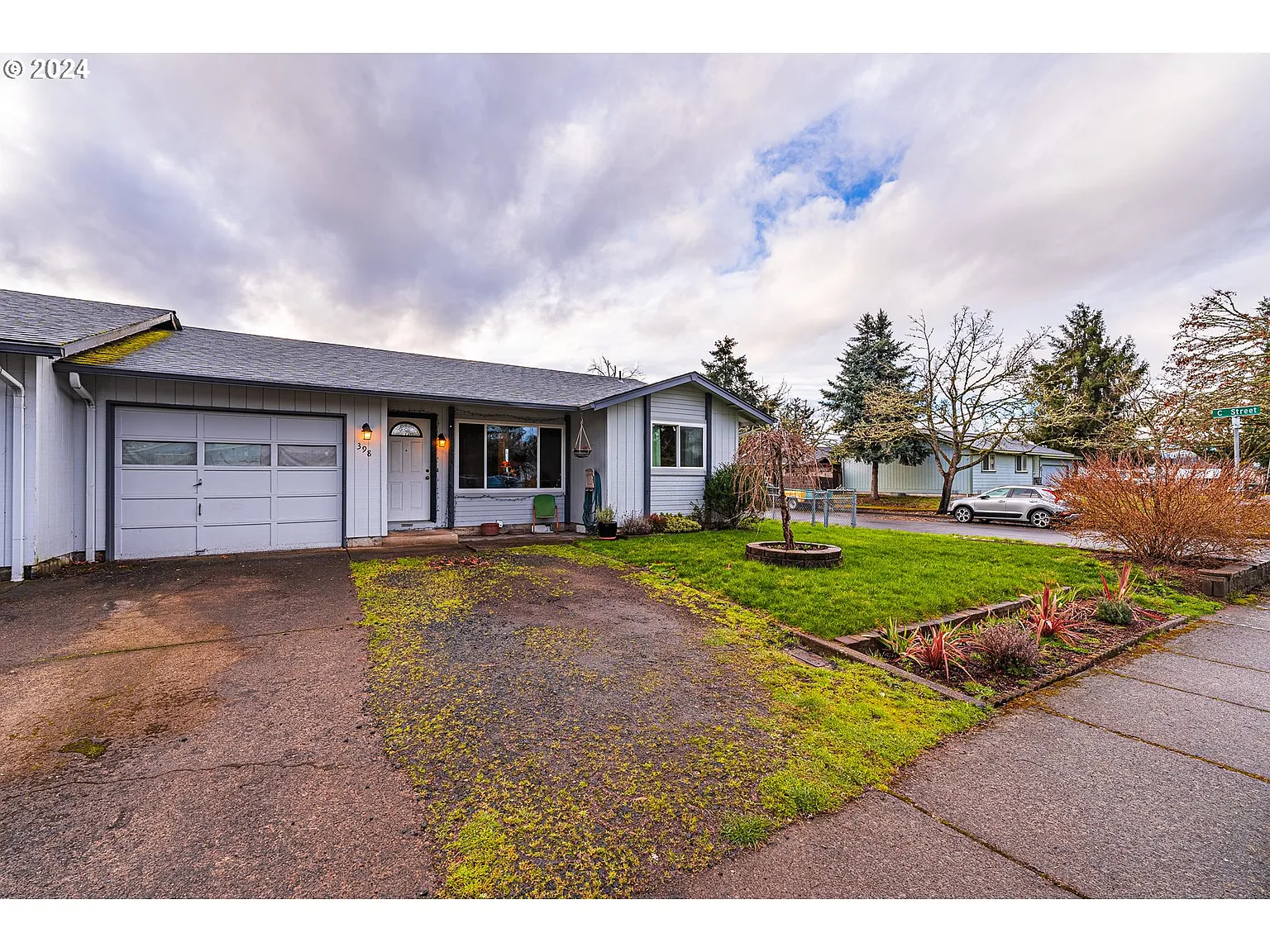 398 49th St photo 1
