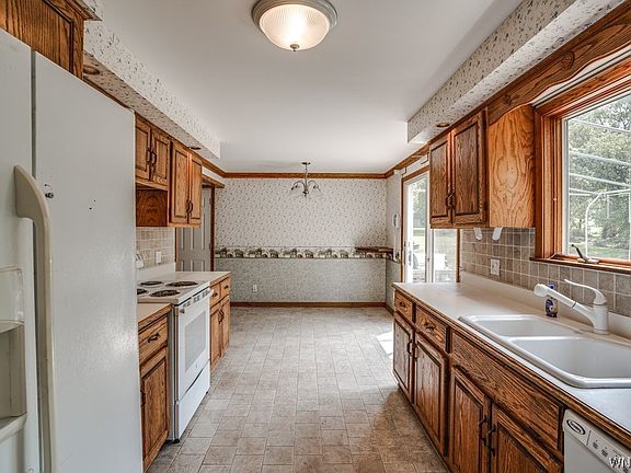 5th image of 6834 Pin Oak Dr