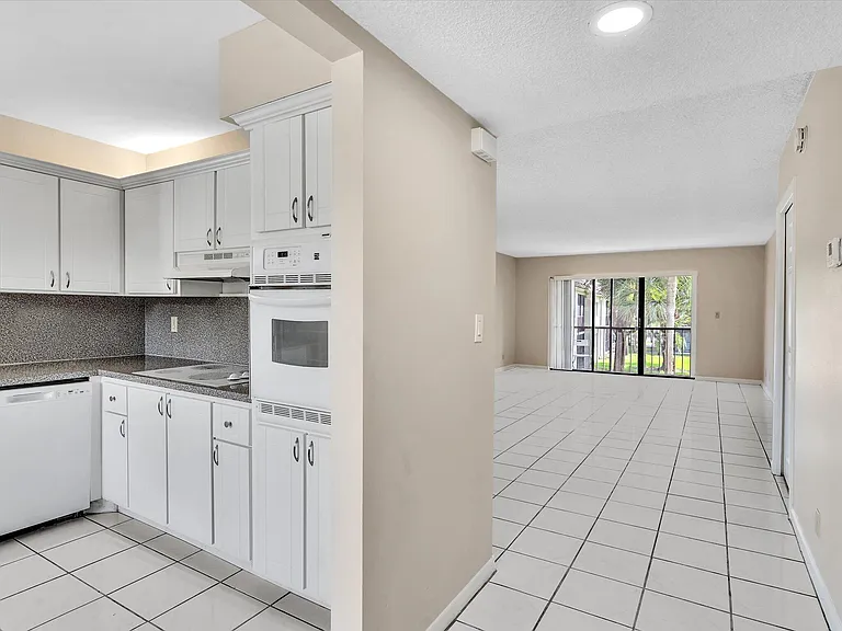 16252 Laurel Dr #201 — Photo 5