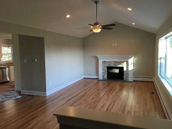 2nd image of 25 Robinson Ave