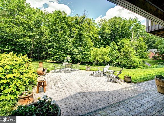 3rd image of 6 Shanlyn Dr