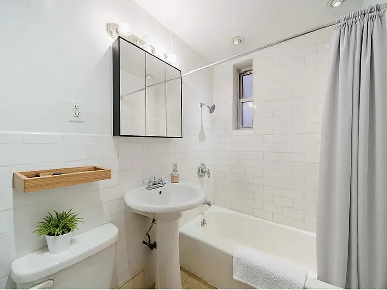 144 E 22nd St #6G — Photo 5