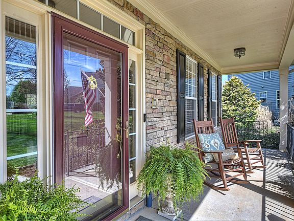 4th image of 132 Meadow Run Ln