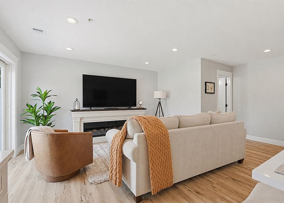 1st image of 321 Winthrop St #109