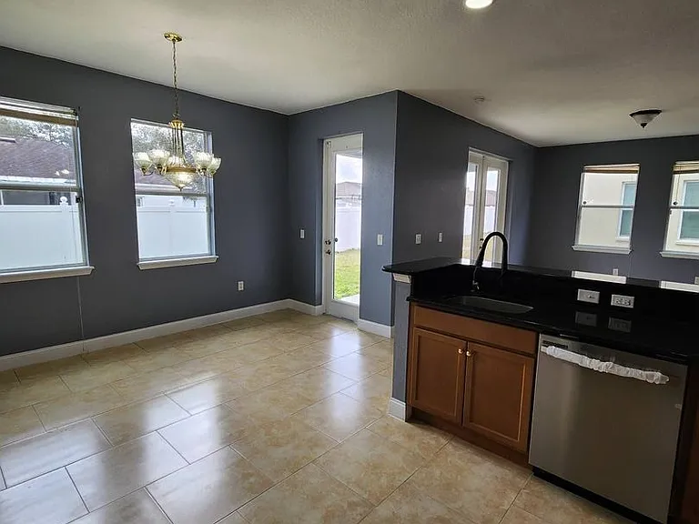 328 Dundee Dr — Photo 22