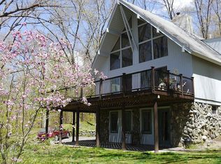 228 Schoolhouse Rd, Staatsburg, NY 12580