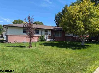 1940 17th St, Gering, NE 69341
