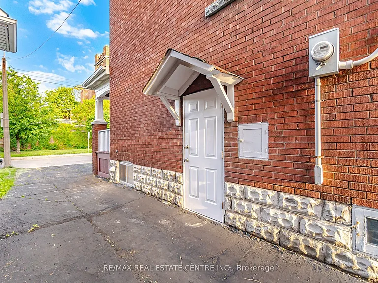90 Holton Ave S — Photo 49