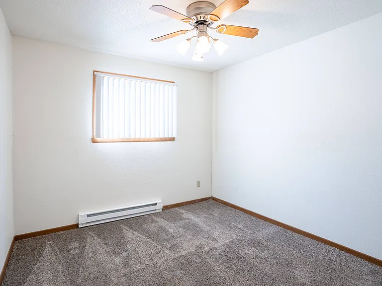 Fargo, ND Kennedy Apartments | 32A | Bedroom