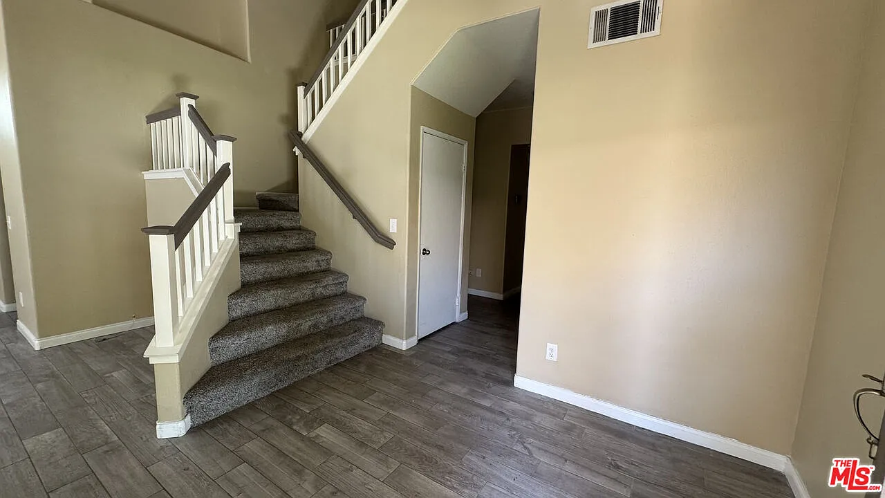 4 bed, 4.0 bath, 2067 sqft, $4,000 — Photo 3