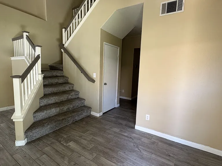 9465 Nickellaus Ct — Photo 3
