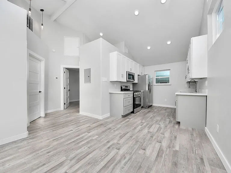 6201 Batterson St — Photo 10