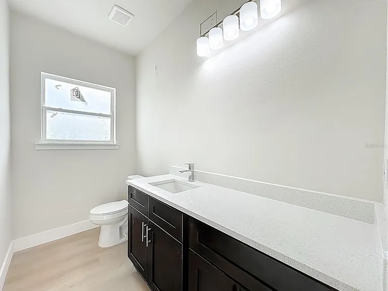 356 W 4th St — Photo 22