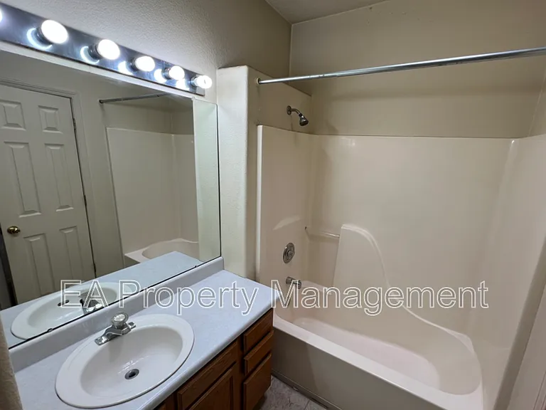 10316 Gutierrez Rd NE — Photo 5