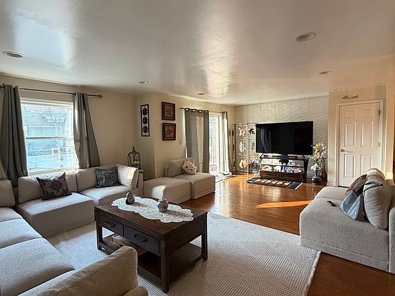 3rd image of 336 Murray St Unit 1