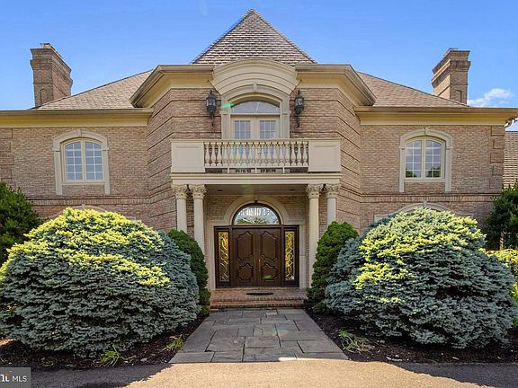 4th image of 9305 Belle Terre Way