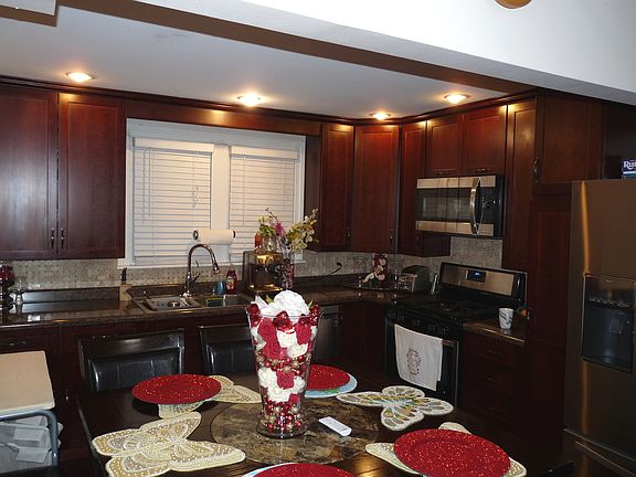 4th image of 7008 W 72nd Pl