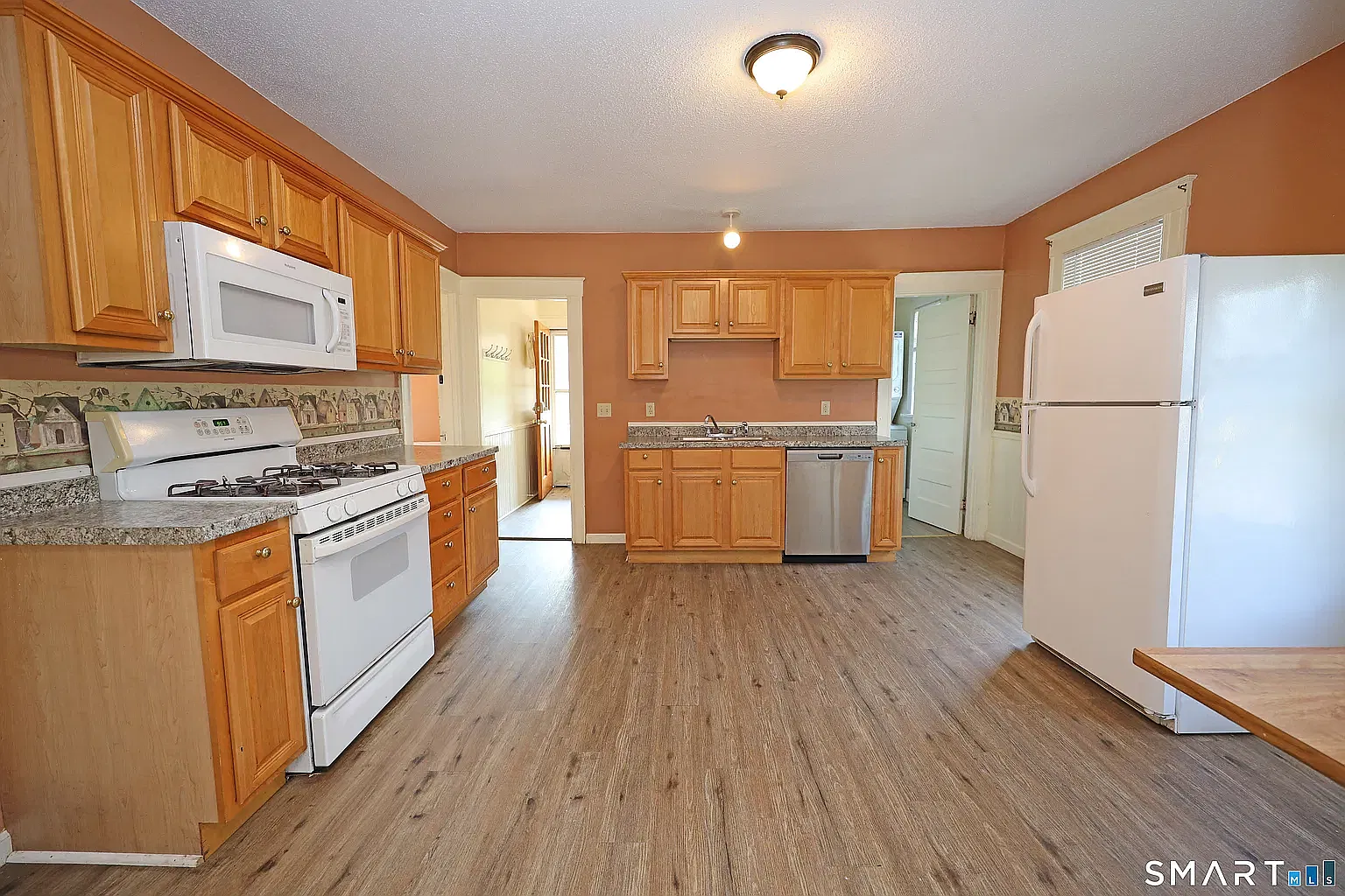 5 bed, 1.5 bath, 1520 sqft, $3,500 — Photo 4