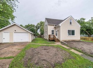 115 W 3rd St, Canton, SD 57013