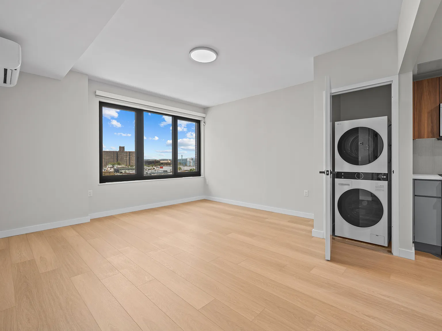 2905 West 17th Street — Photo 4